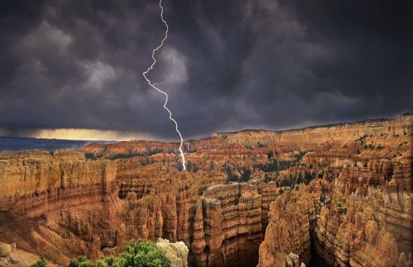 UT, Bryce Canyon Lightning over the hoodoos